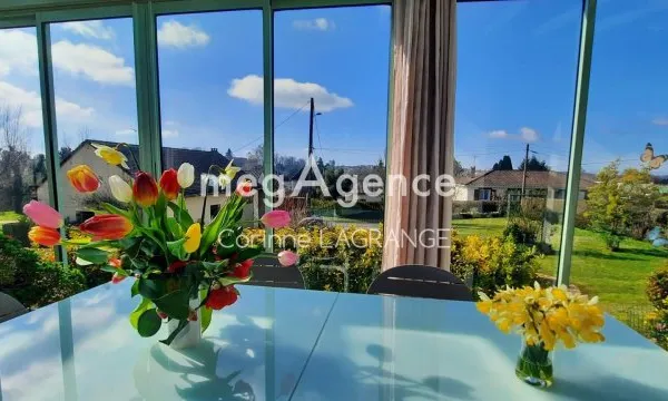 Maison 6 pièces de 219 m2 avec atelier et car port