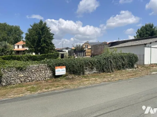 Terrain 636 m²
