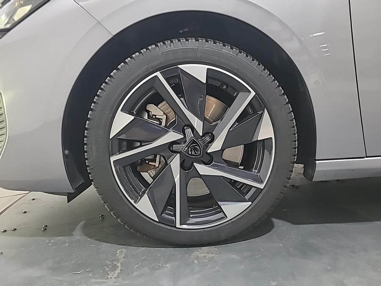 Peugeot 308 phev 180 e-eat8 allure pack — photo 16