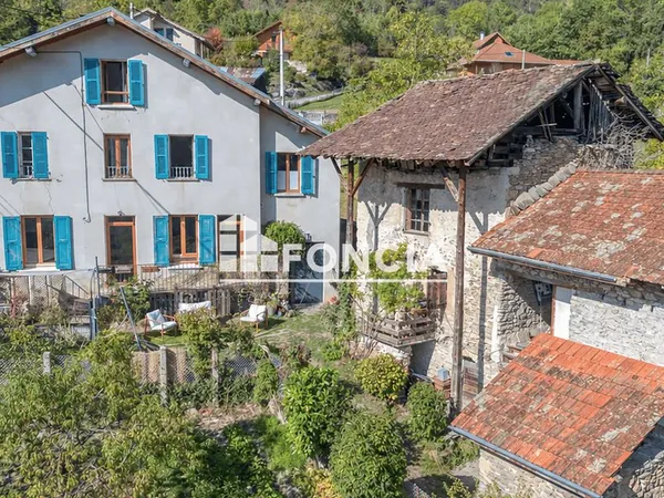 Charmante maison en pierres avec grange - CRETS EN BELLEDONNE