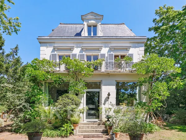 Propriété d'exception: ensemble immobilier de 2 maisons sur terrain arboré de 1400 m2