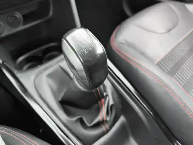 Peugeot 2008 1.2 puretech 110ch s&amp;s bvm5 — photo 17