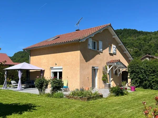Maison 4 pièces - DPE C - 1 000 m² de terrain - Vue dégagée - Proche Voiron