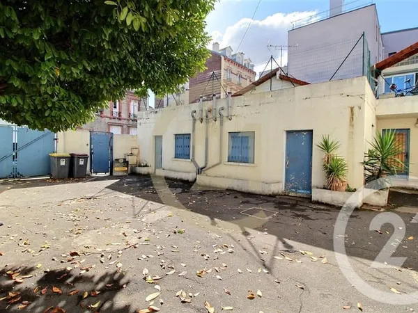 Bâtiment 323 m²