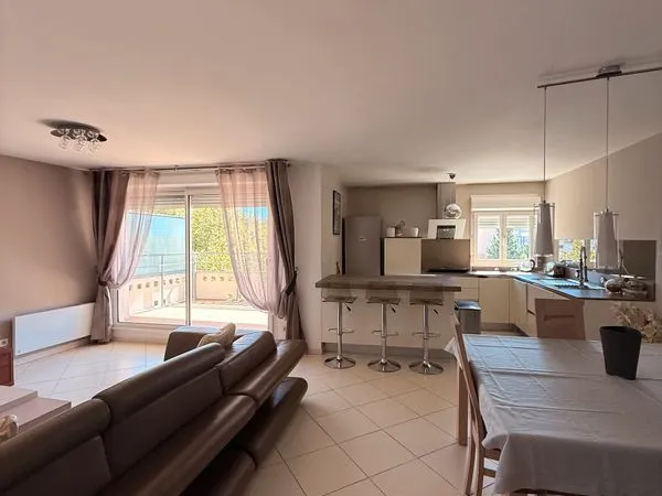 Marseille 5e T3 contemporain traversant sud