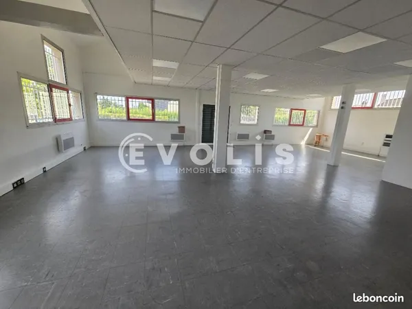 Local d'activité 210 m²