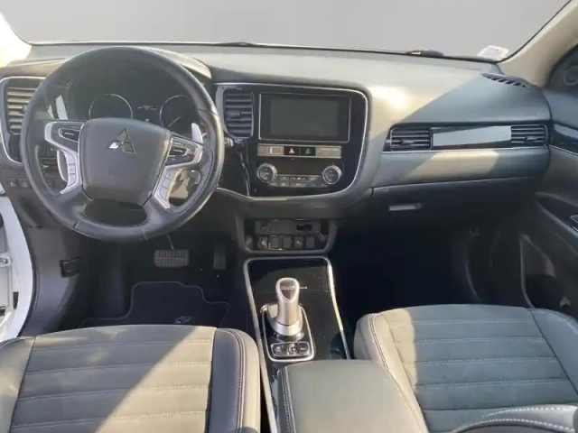 Mitsubishi Outlander phev twin motor intense 4wd — photo 10