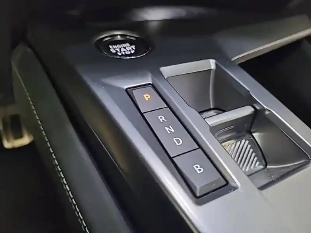 Peugeot 308 phev 225 e-eat8 — photo 39