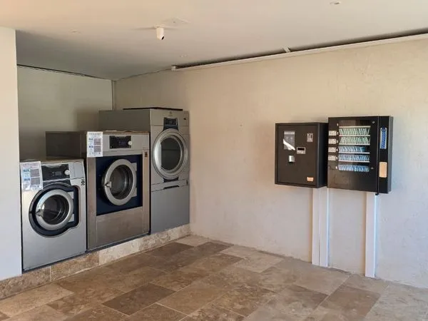 Vente d'une laverie automatique en camping, Saint-Aygulf (Var, 83)
