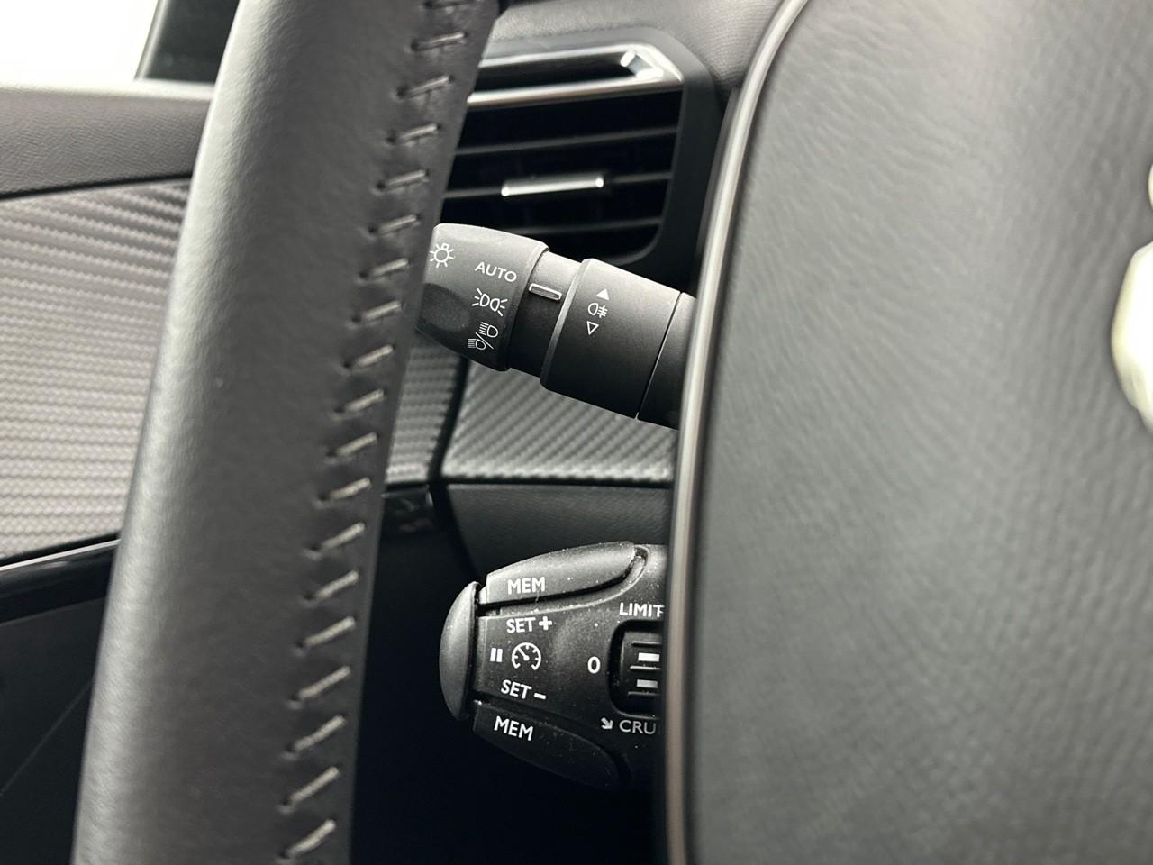 Peugeot 208 puretech 100 s&s bvm6 allure — photo 19