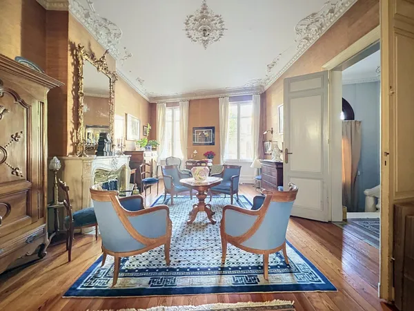 Elegante maison de famille dans un quartier facile à vivre : coup de coeur assuré