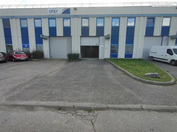 LOCAL D'ACTIVITE 172 m² SAINT QUENTIN FALLAVIER