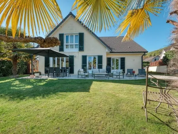 Maison 7 pièces 215 m²