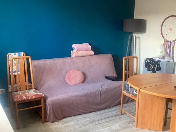 T2 MEUBLÉ 40 m² AVEC TERRASSE PRIVATIVE ET PARKING SÉCURISÉ - SAINS-EN-GOHELLE