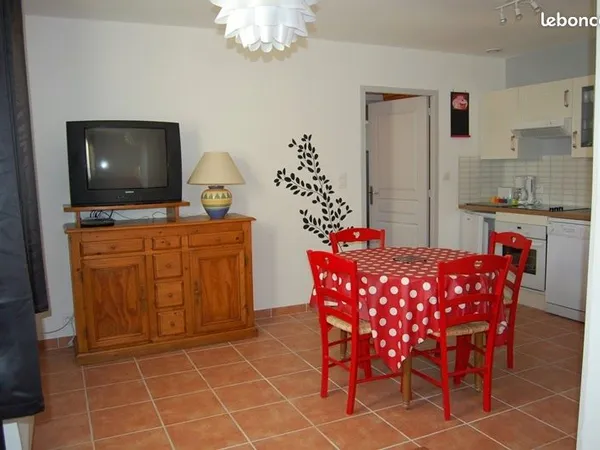 Loue appartement meublé 1er étage à Orange