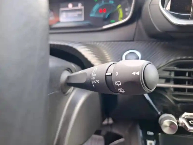 Peugeot 208 electrique 50 kwh 136ch — photo 23