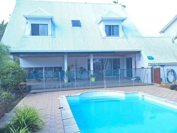Vends MAISON 190m2 sur 715 m2 4 chambres 2 salle de bain Un garage ouvert