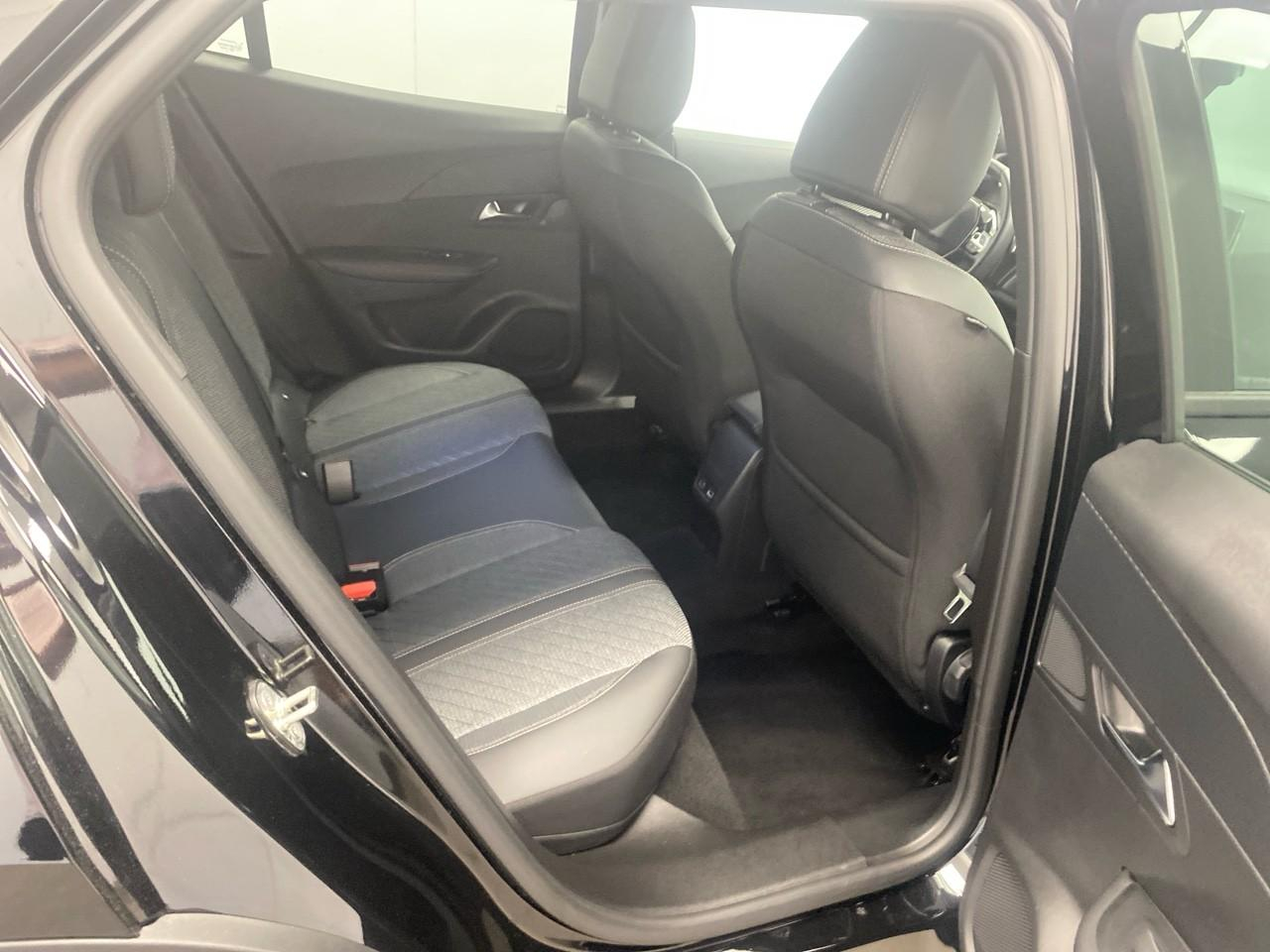 Peugeot 2008 hybrid 136 e-dcs6 allure — photo 24