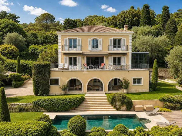 Maison 7 pièces 450 m²