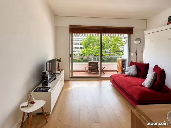 T1 rénové avec bureau + balcon vue piscine - Résidence La Cadenelle 8ieme