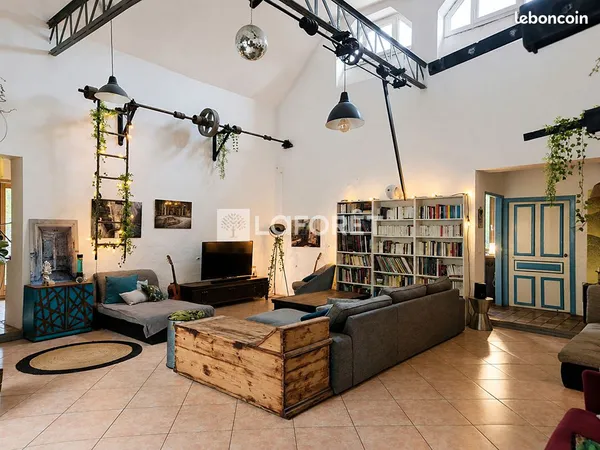 Maison 7 pièces 236 m²