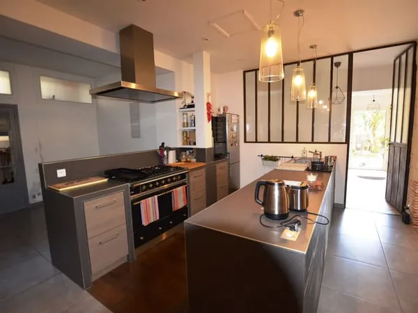 A vendre, Vic-Fezensac, Gers: spacieuse et charmante maison de ville avec 7 chambres, jardin, garage