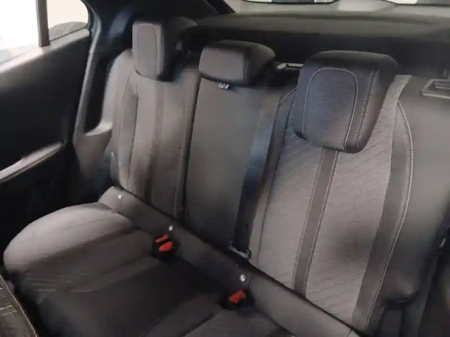 Peugeot 2008 hybrid 145 e-dcs6 — photo 13