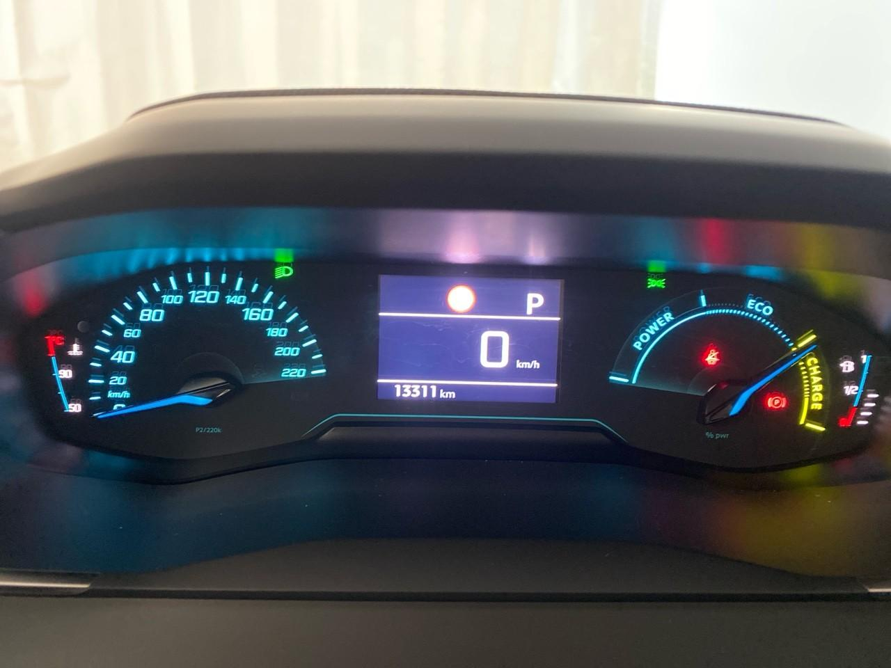 Peugeot 2008 hybrid 145 ch e-dcs6 style — photo 13
