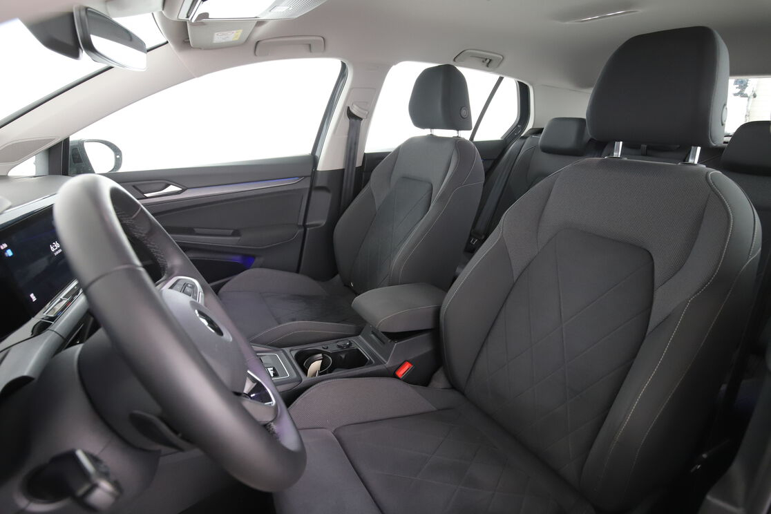 Volkswagen Golf VIII 1.4 Hybrid Rechargeable OPF Style DSG6 — photo 9