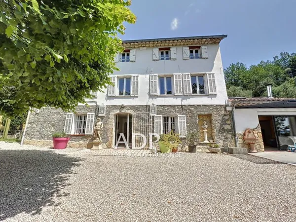 Maison 10 pièces 275 m²