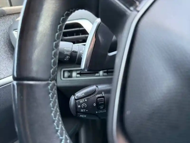 Peugeot 3008 1.2 puretech 130ch s&amp;s eat6 — photo 19