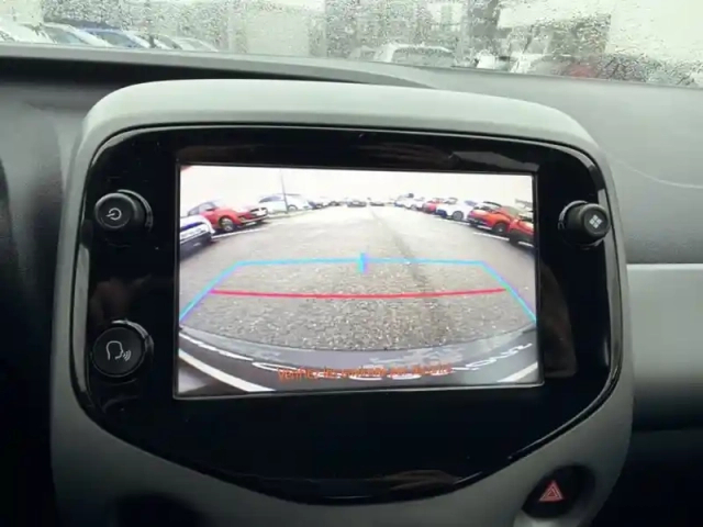 Toyota Aygo 1.0 vvt-i x-play 72 ch — photo 12