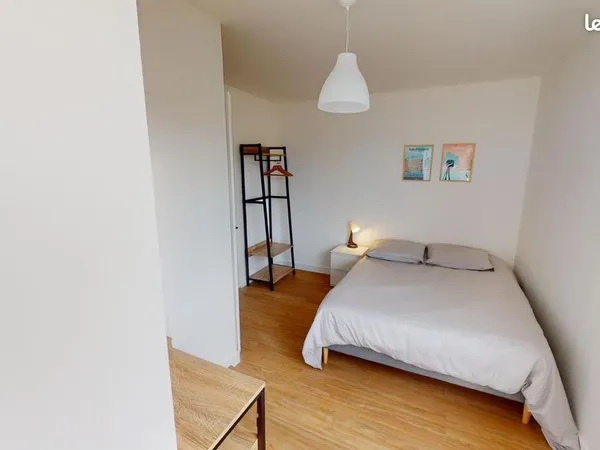 Chambre 6 pièces 81 m²