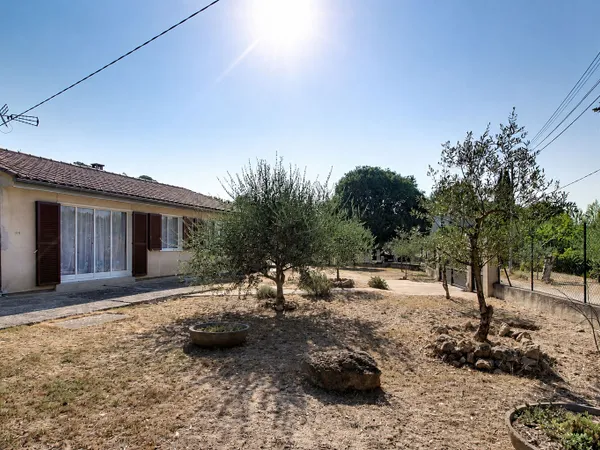 A VENDRE EN EXCLUSIVITÉ ! A SAINT-ANTONIN DU VAR - Maison de plain-pied de 82m² + garage sur un terr