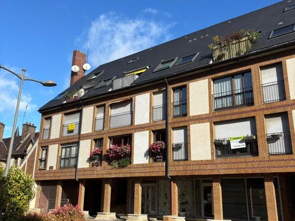 A louer appartement 1 pièce 35m2 + parking souterrain+ grenier 7m2 centre ville Troyes