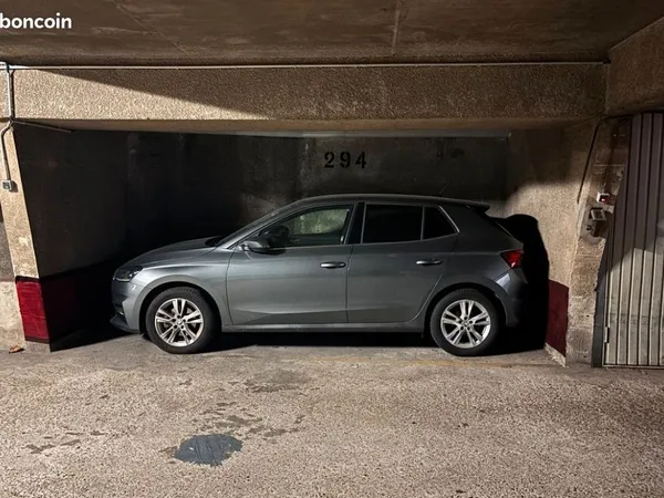 Parking 1er SS - Wagram/Ampère - Idéal Citadine