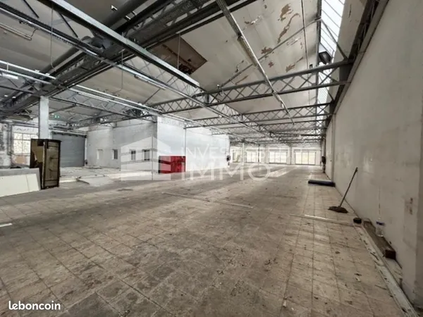 Local d'activité 2 300 m²