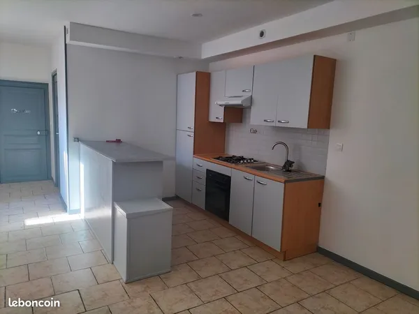 Appartement Rdc - 2 pièces - 40 m2 - Centre de Saint-Amand en Puisaye