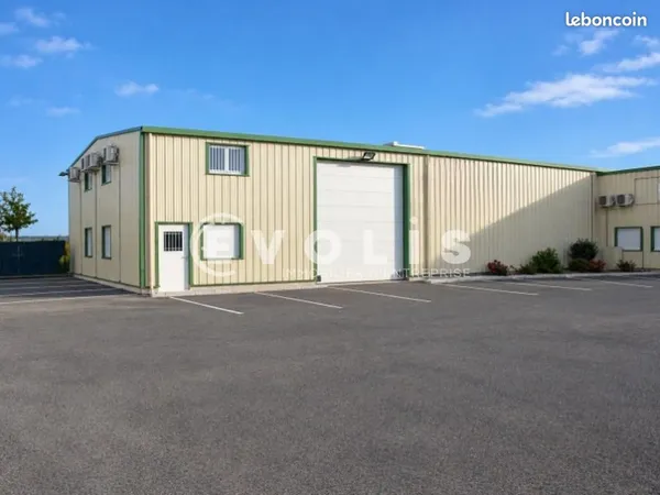 Local d'activité 458 m²