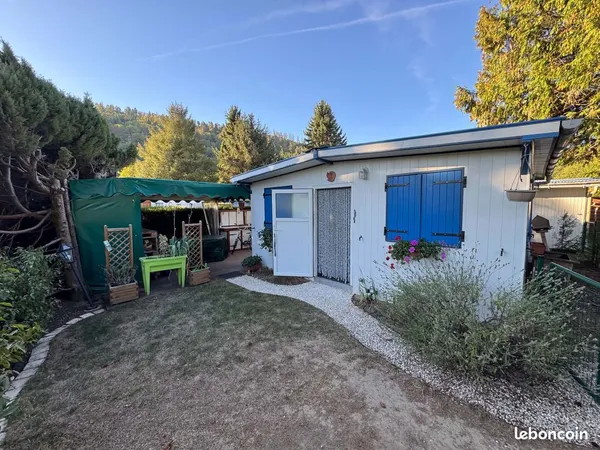 A vendre chalet avec caravane camping "Amis de la nature"