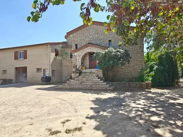 Propriété d'exception avec double habitation sur 2 hectares