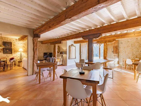 Maison 11 pièces 418 m²