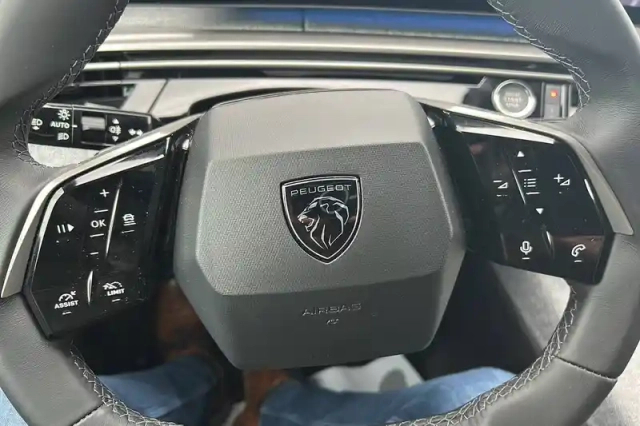 Peugeot 5008 hybrid 145 ch e-dcs6 — photo 8
