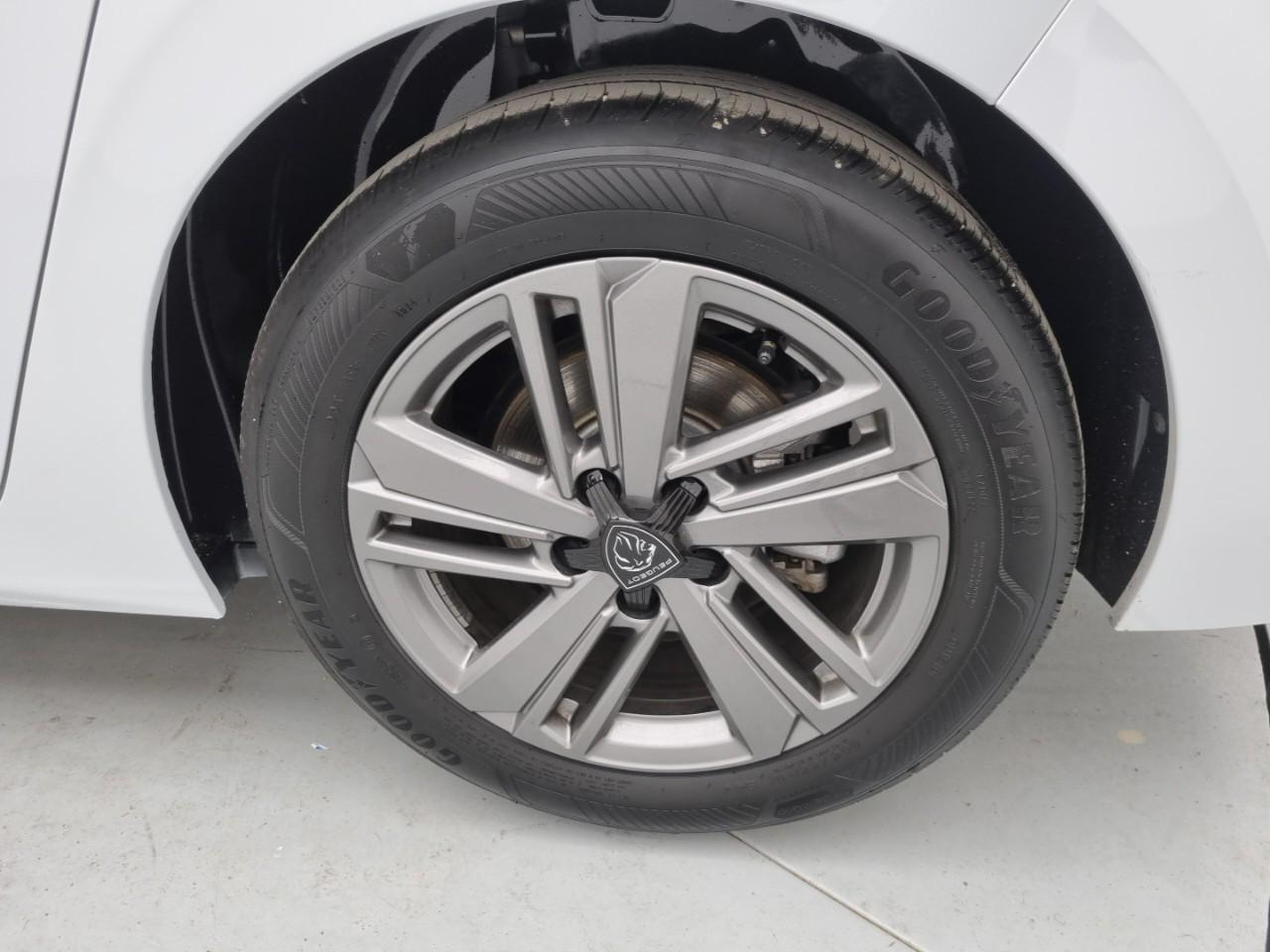 Peugeot 308 hybrid 136 e-dcs6 active pack — photo 16