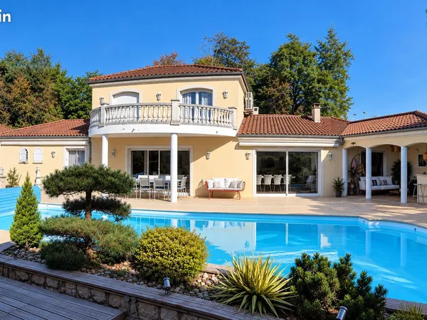 Belle propriété avec piscine à bourg-en-bresse