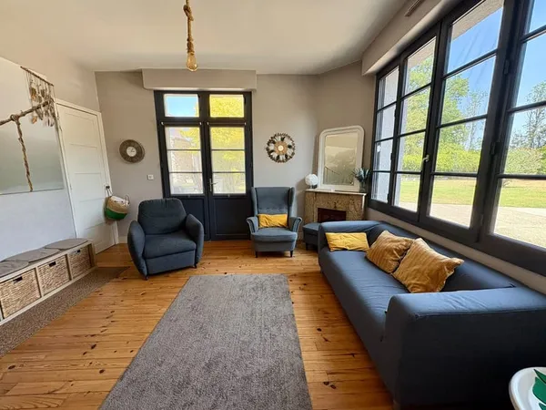 Maison de charme en pierre - Jardin arboré et piscine - 5 mi