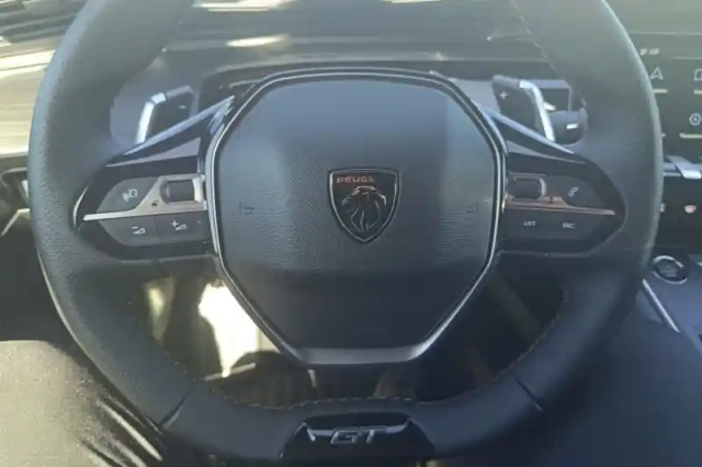 Peugeot 508 hybrid 225 e-eat8 — photo 19