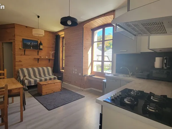 T2 bis 38 m² + mezzanine - rénové - Centre-ville de Briançon - Vue montagne - Idéal résidence princi