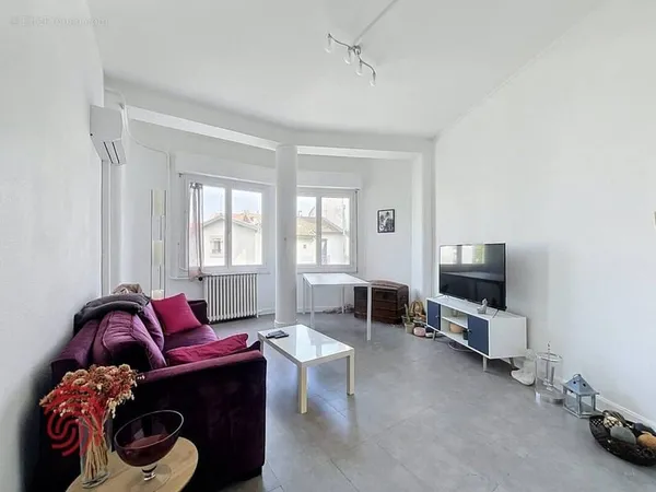 Béziers, proche du centre-ville  T3 lumineux de 70 m² avec climatisation et cave