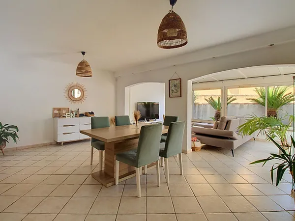 Charmante maison secteur nord de Vitrolles avec 4 Chambres et jardin